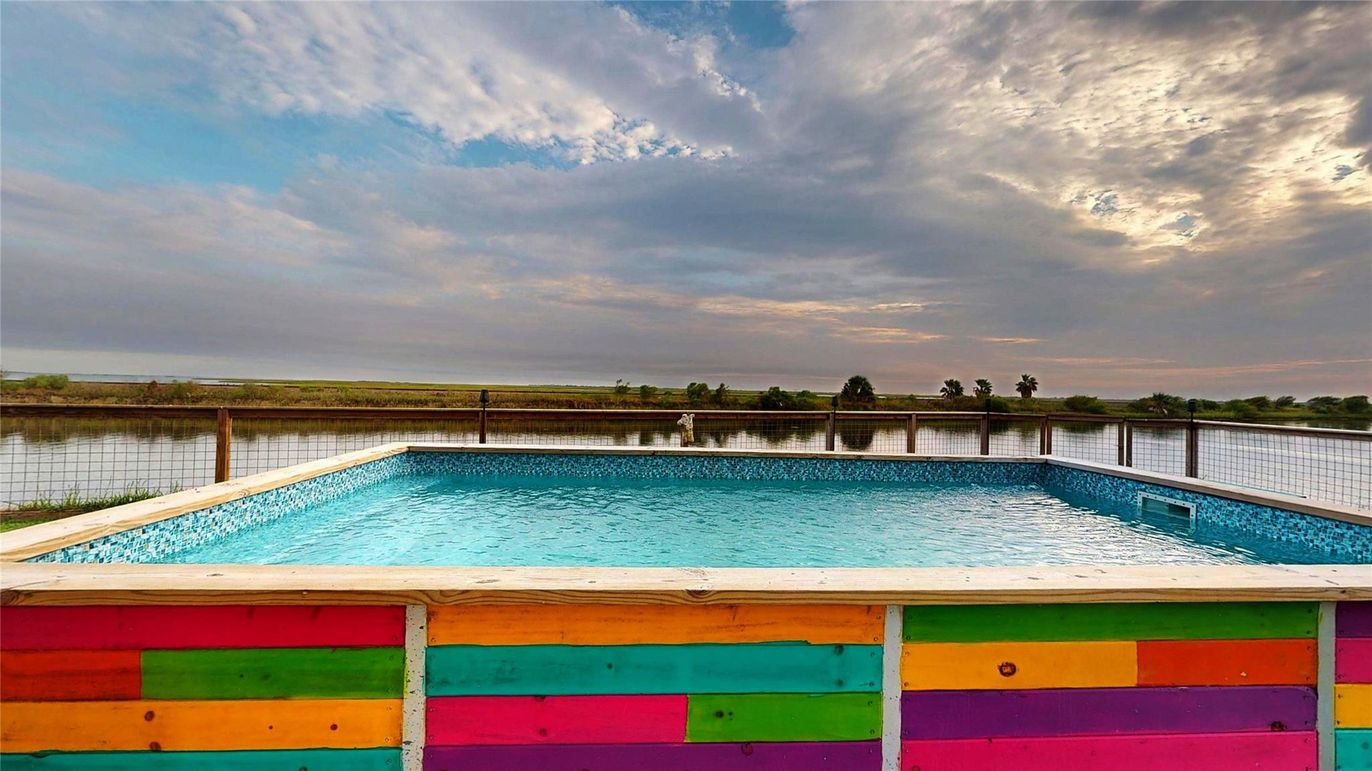Exterior, Pool, Water