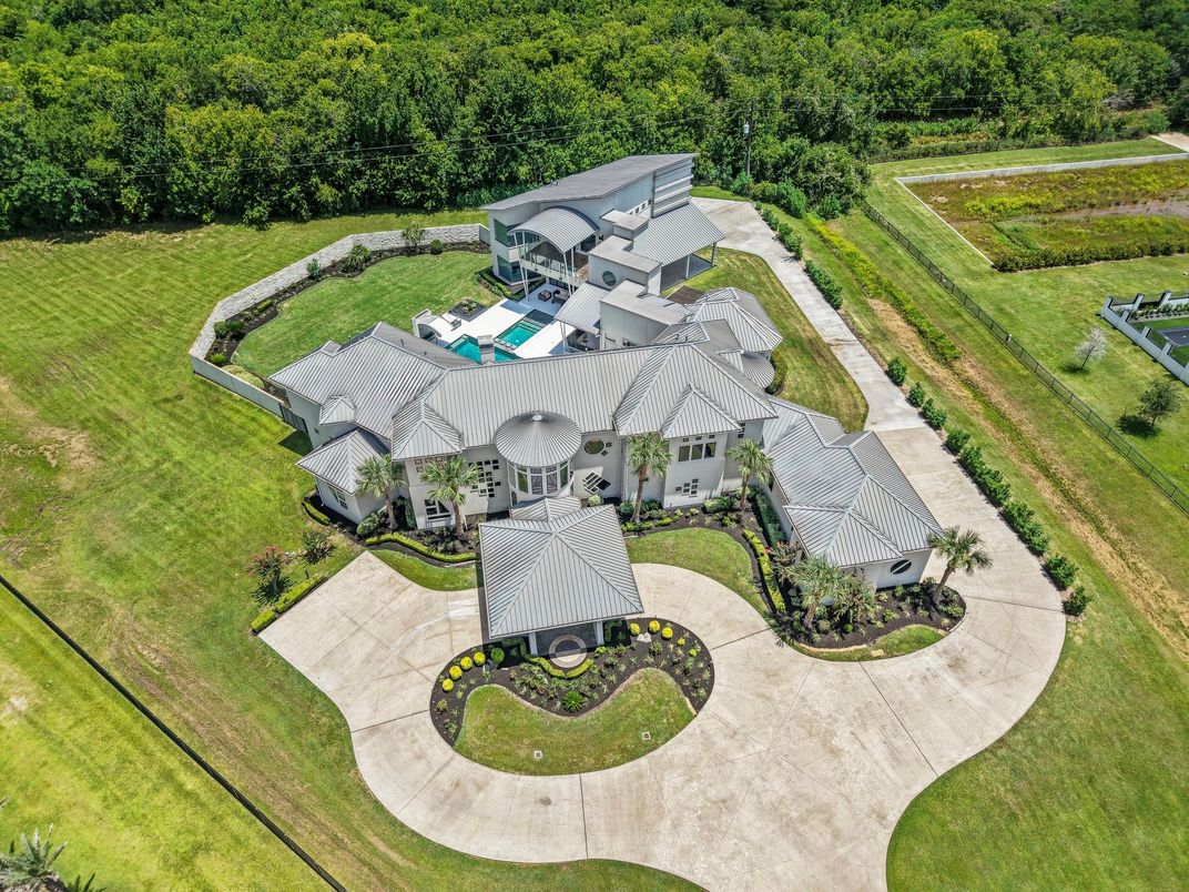 Exterior, Drone