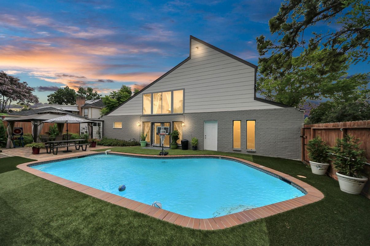 Backyard, Exterior, Pool