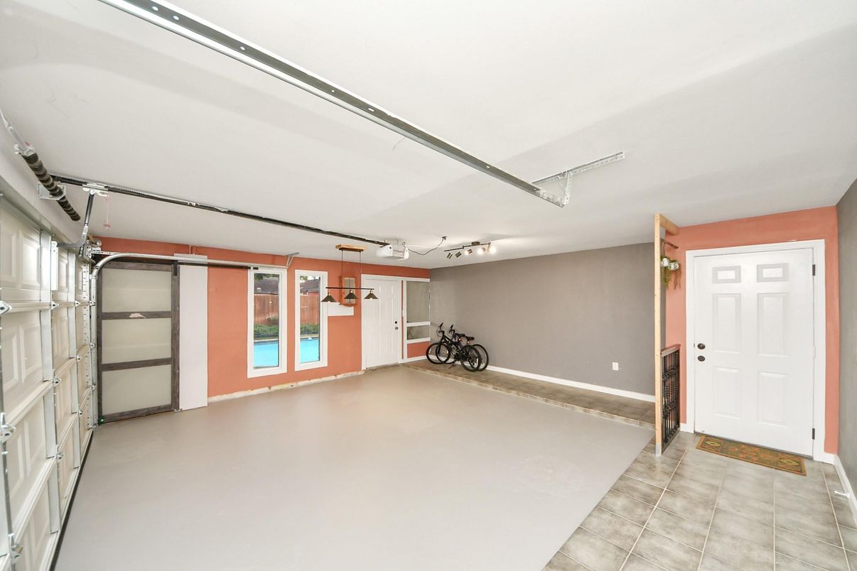 Garage, Interior