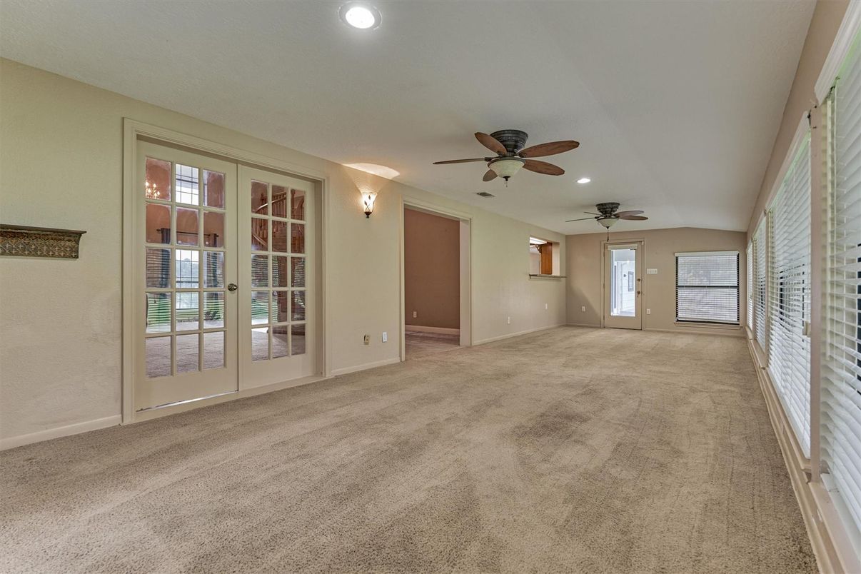 Empty room, Interior, Recessed Lighting