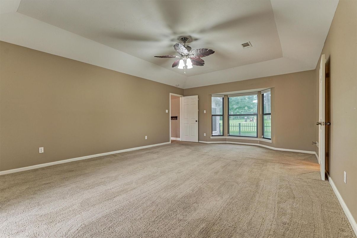 Empty room, Interior