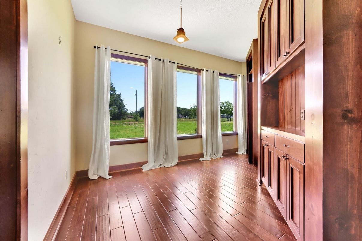 Interior, Pendant Lights, Wood Texture Flooring