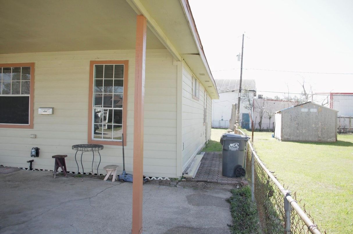 Backyard, Exterior