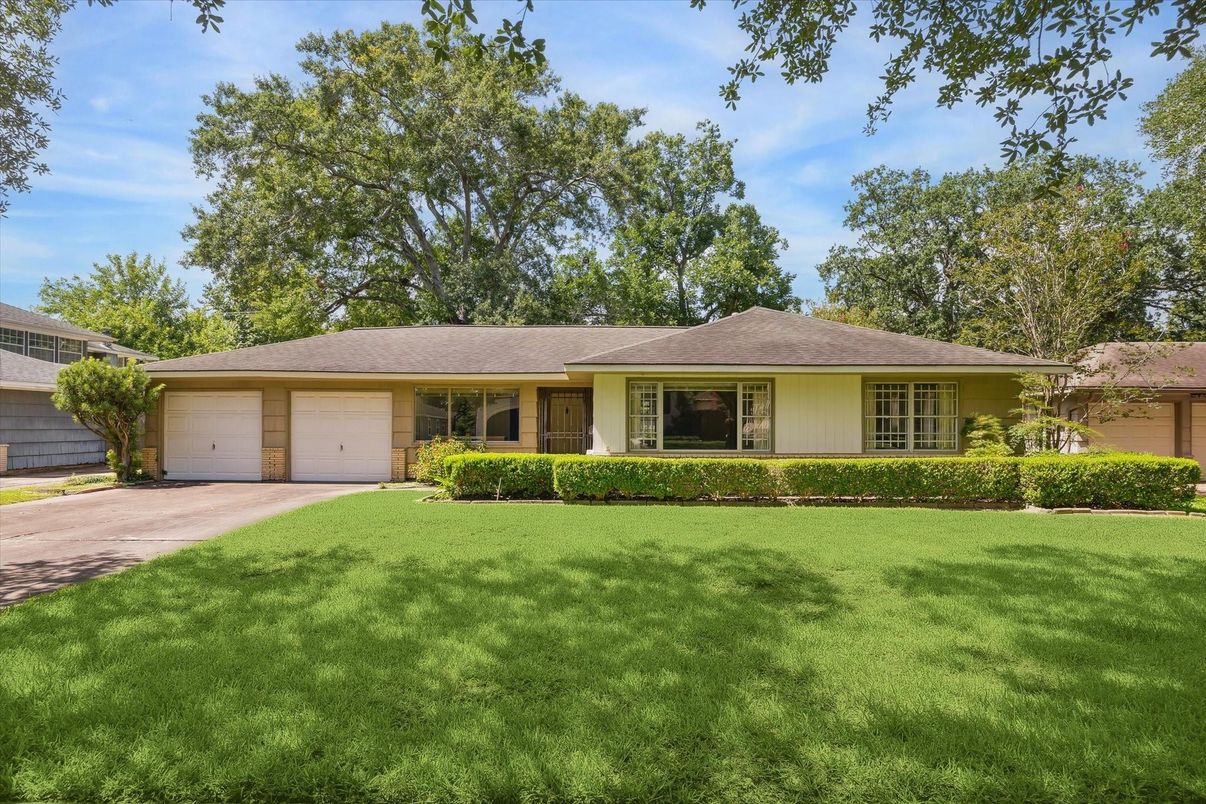 Attached, Backyard, Exterior, Facade, Ranch