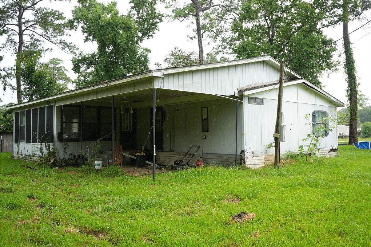 Backyard, Exterior