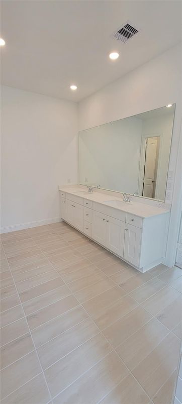 Bathroom, Dual Sink Vanities, Interior, Recessed Lighting