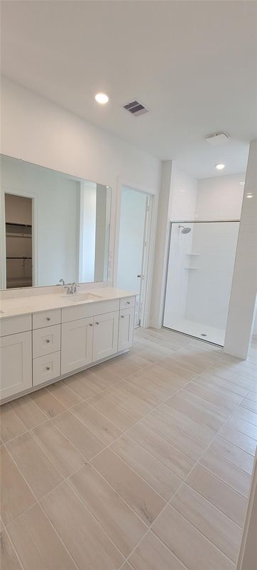 Bathroom, Dual Sink Vanities, Interior, Recessed Lighting