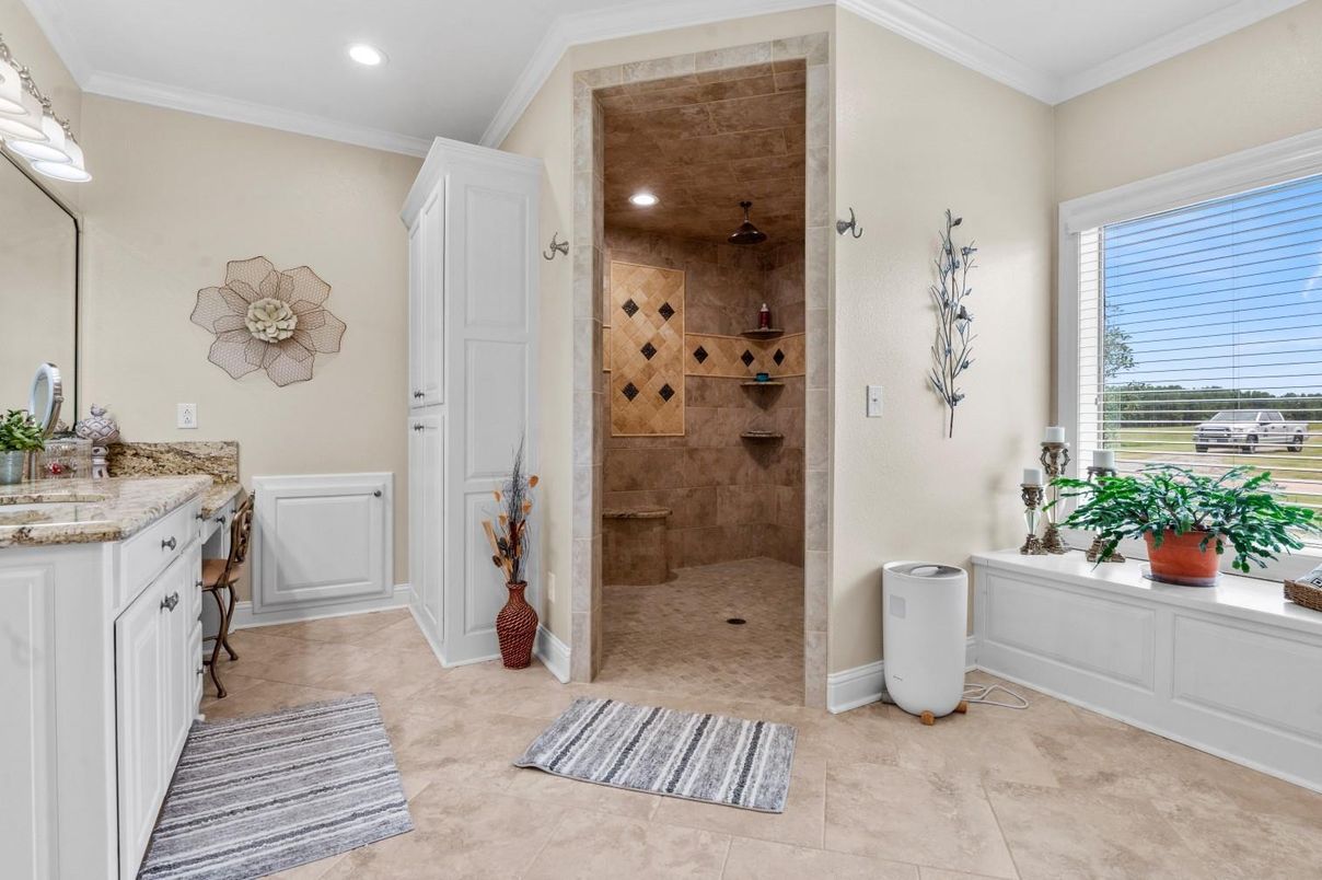 Bathroom, Interior, Recessed Lighting