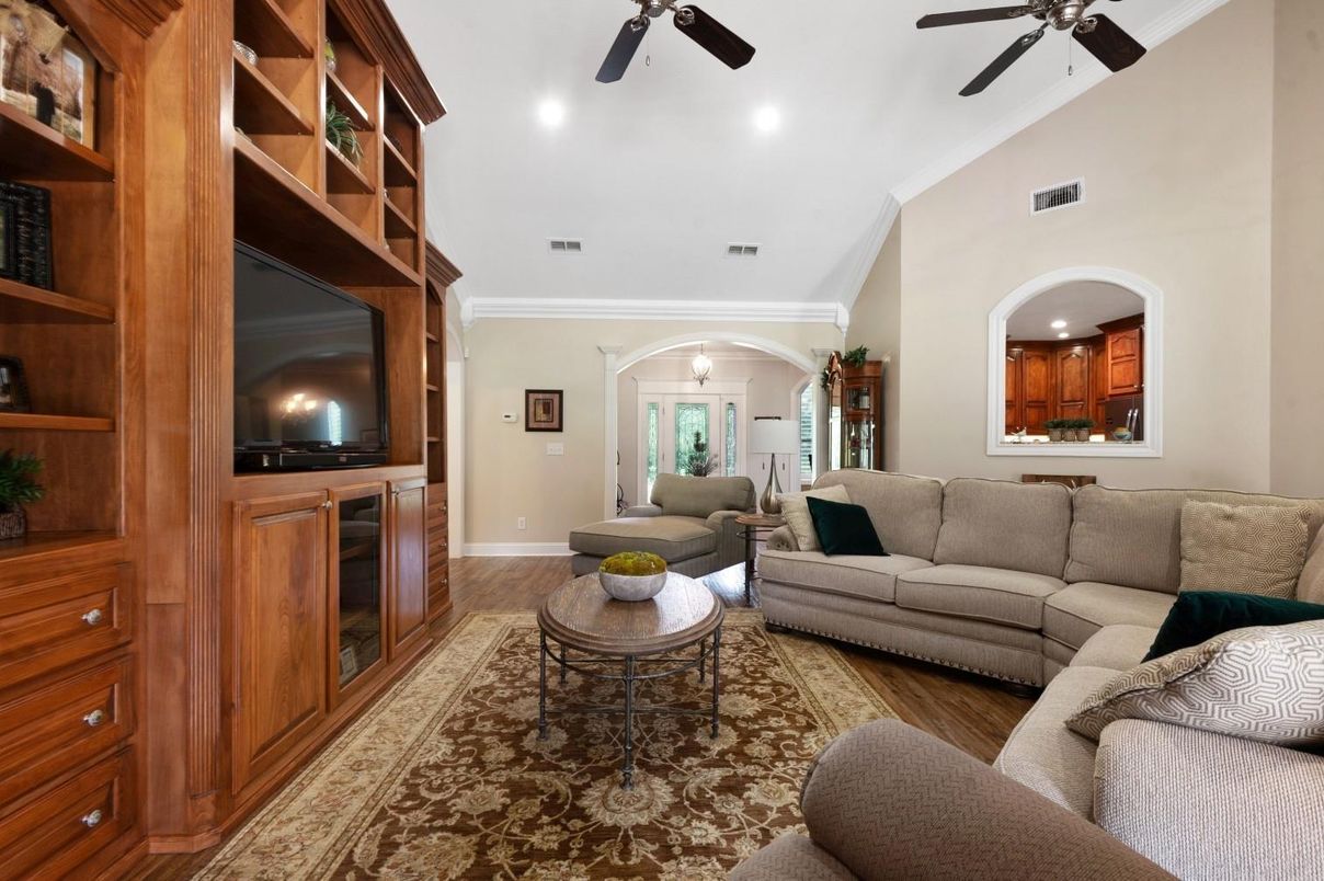 Interior, Living room, Recessed Lighting, Wood Texture Flooring