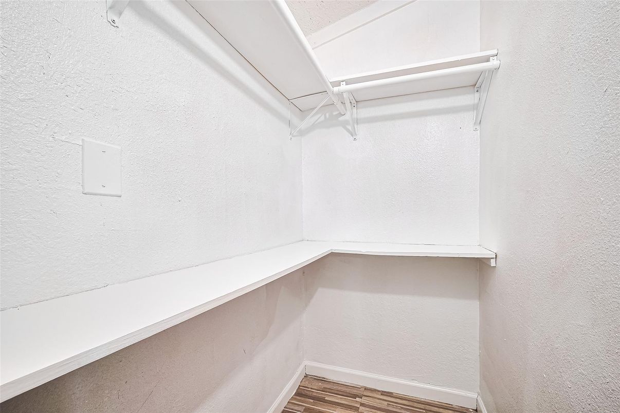 Interior, Walk-in Closets, Wood Texture Flooring