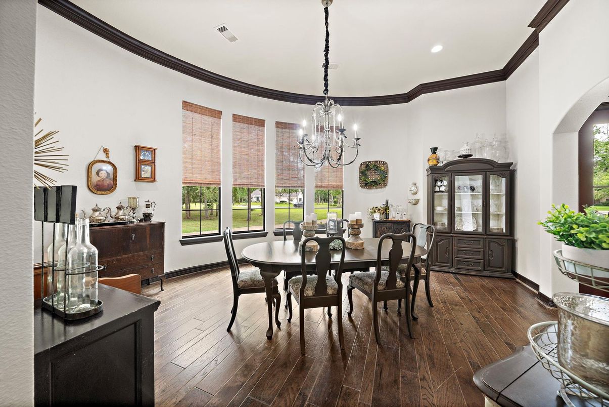 Chandelier, Dining room, Interior, Recessed Lighting, Wood Texture Flooring