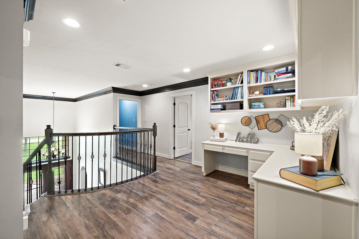 Interior, Recessed Lighting, Wood Texture Flooring