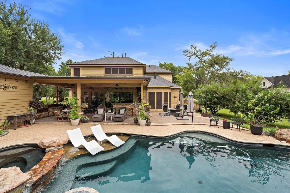 Exterior, Pool