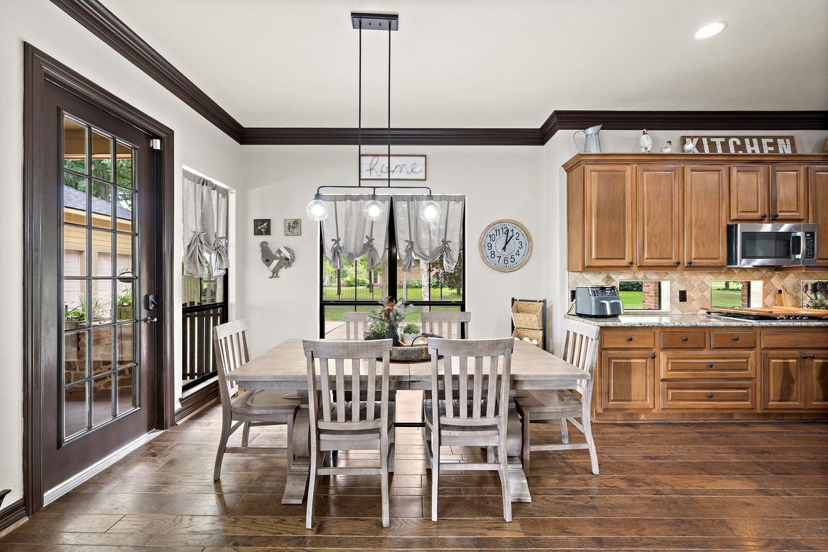 Dining room, Interior, Kitchen, Pendant Lights, Recessed Lighting, Wood Texture Flooring