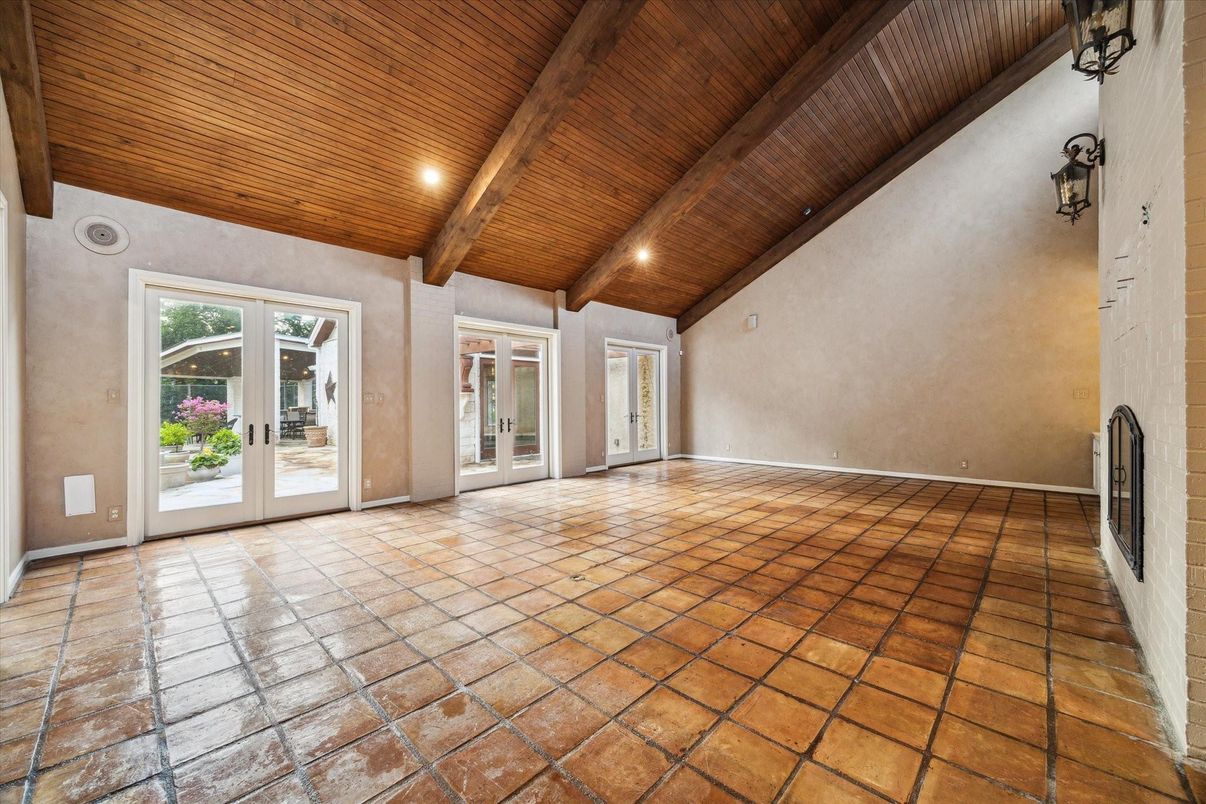 Empty room, Interior, Recessed Lighting, Wooden Beams, Wooden Ceilings