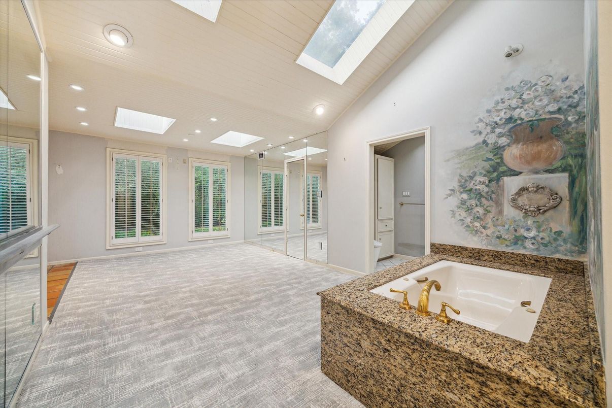 Bathroom, Interior, Recessed Lighting