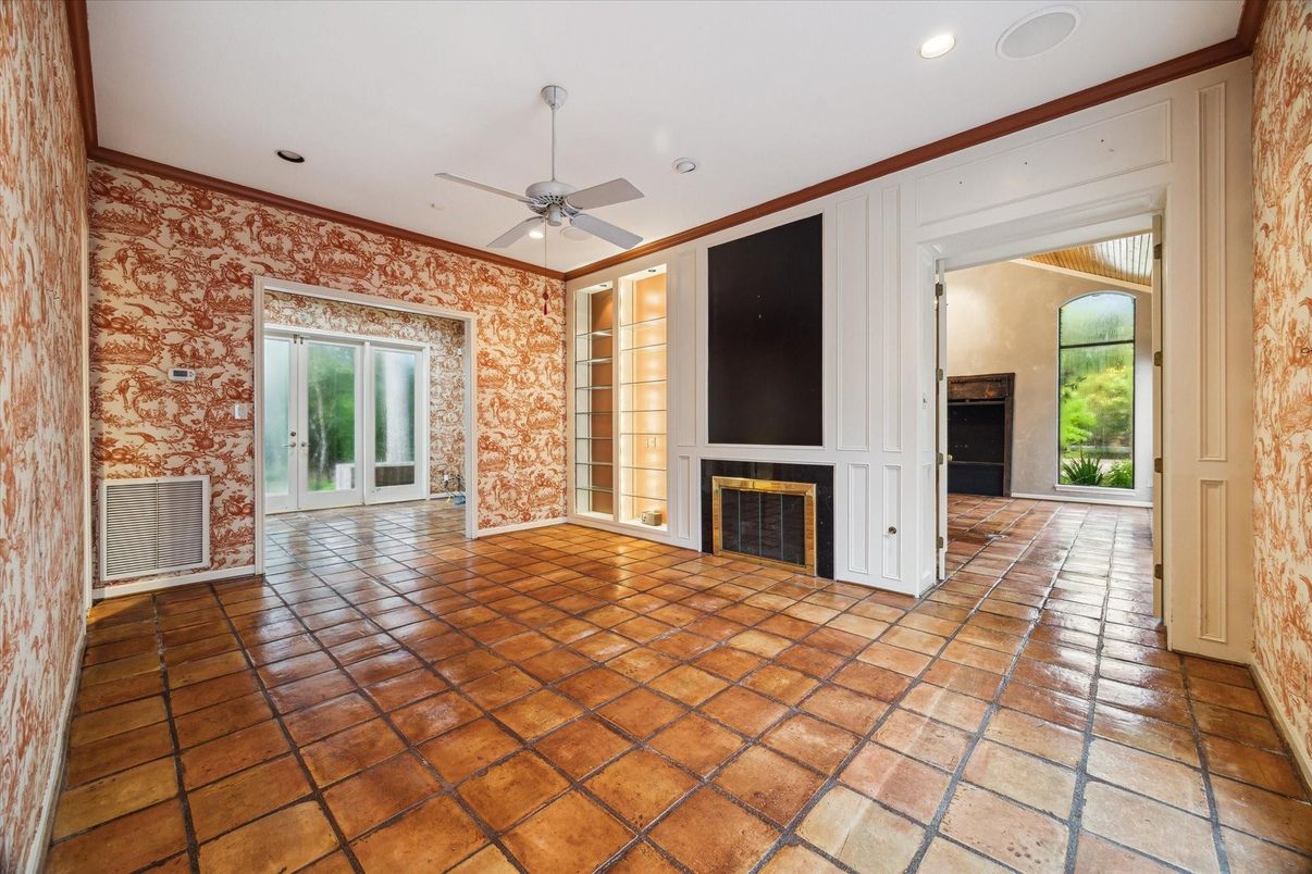 Empty room, Fireplace, Interior, Recessed Lighting