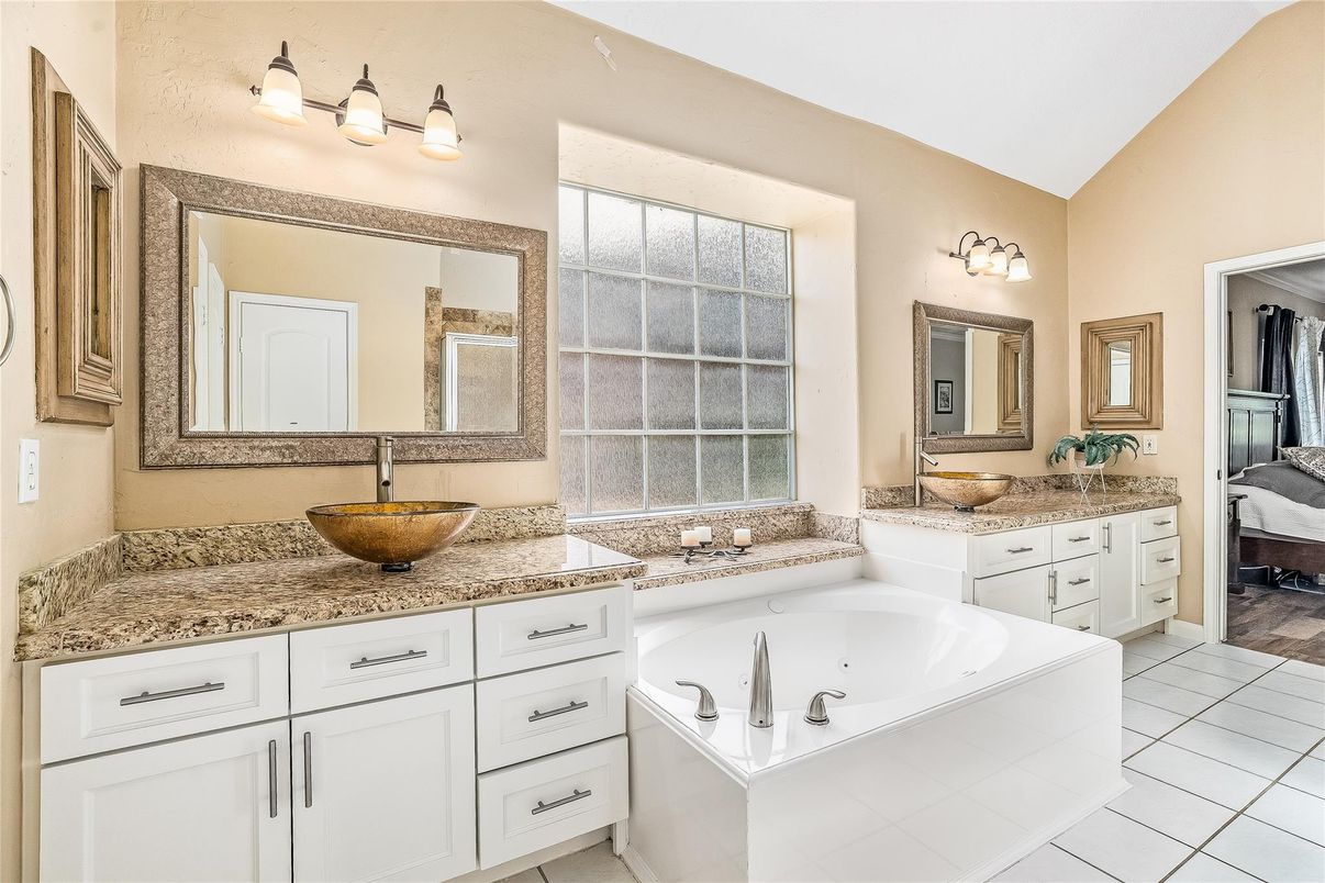 Bathroom, Dual Sink Vanities, Interior