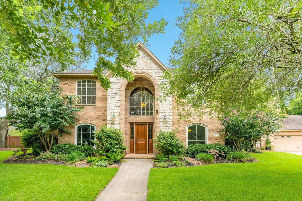 Exterior, Facade, Brick Facade, French Provincial