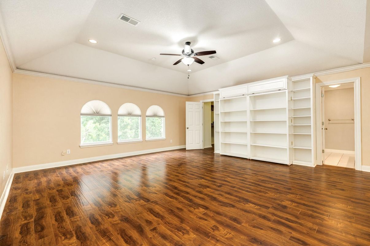 Empty room, Interior, Recessed Lighting, Wood Texture Flooring