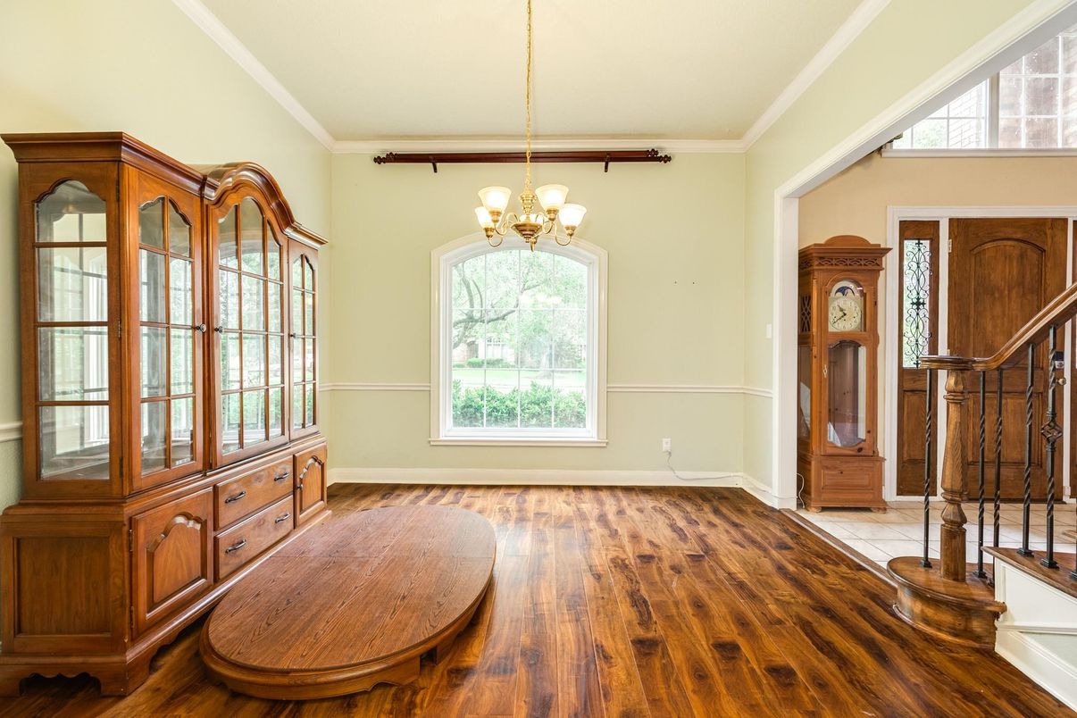 Chandelier, Interior, Wood Texture Flooring