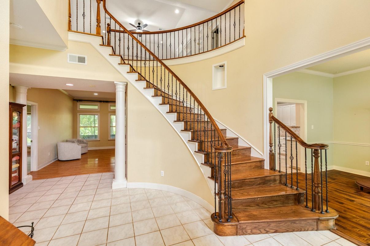 Interior, Recessed Lighting, Wood Texture Flooring