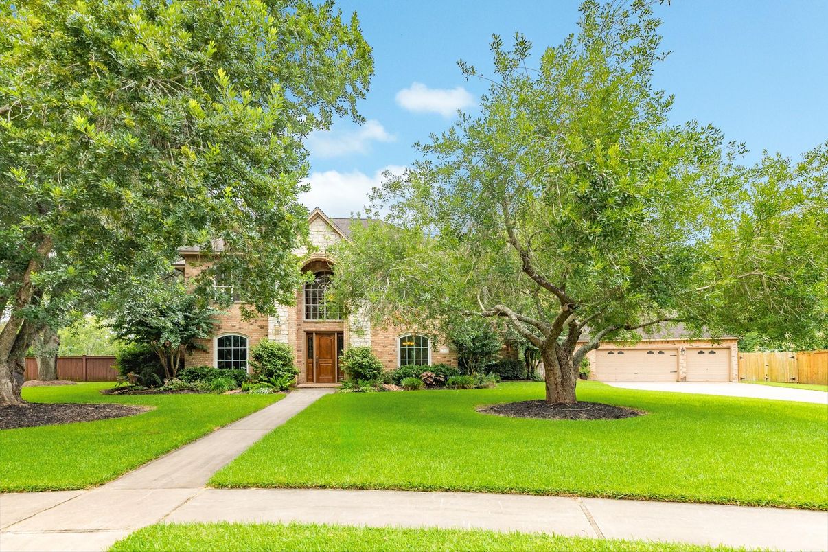 Backyard, Exterior, Facade, Brick Facade, French Provincial
