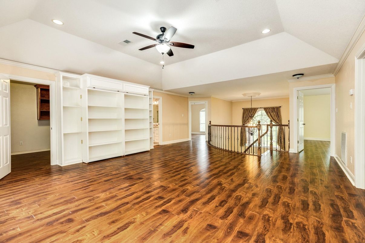 Empty room, Interior, Pendant Lights, Recessed Lighting, Wood Texture Flooring