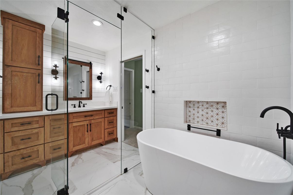 Bathroom, Dual Sink Vanities, Free Standing Baths, Interior, Marble, Recessed Lighting