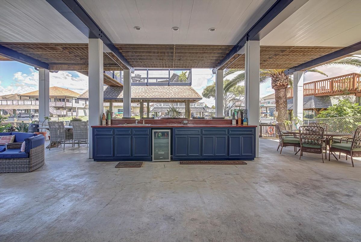 Exterior, Outdoor Kitchen