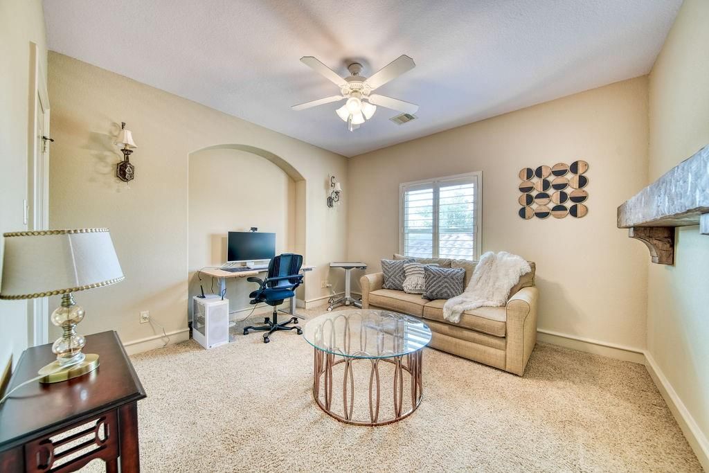 Home Office, Interior