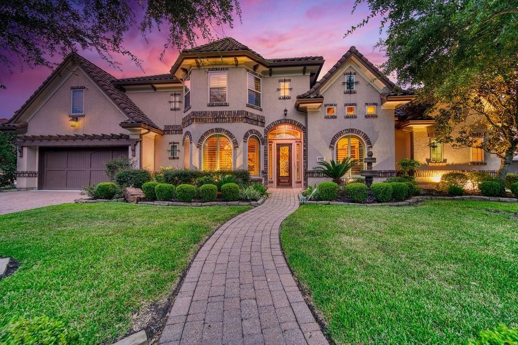 Attached, Exterior, Facade, Mediterranean
