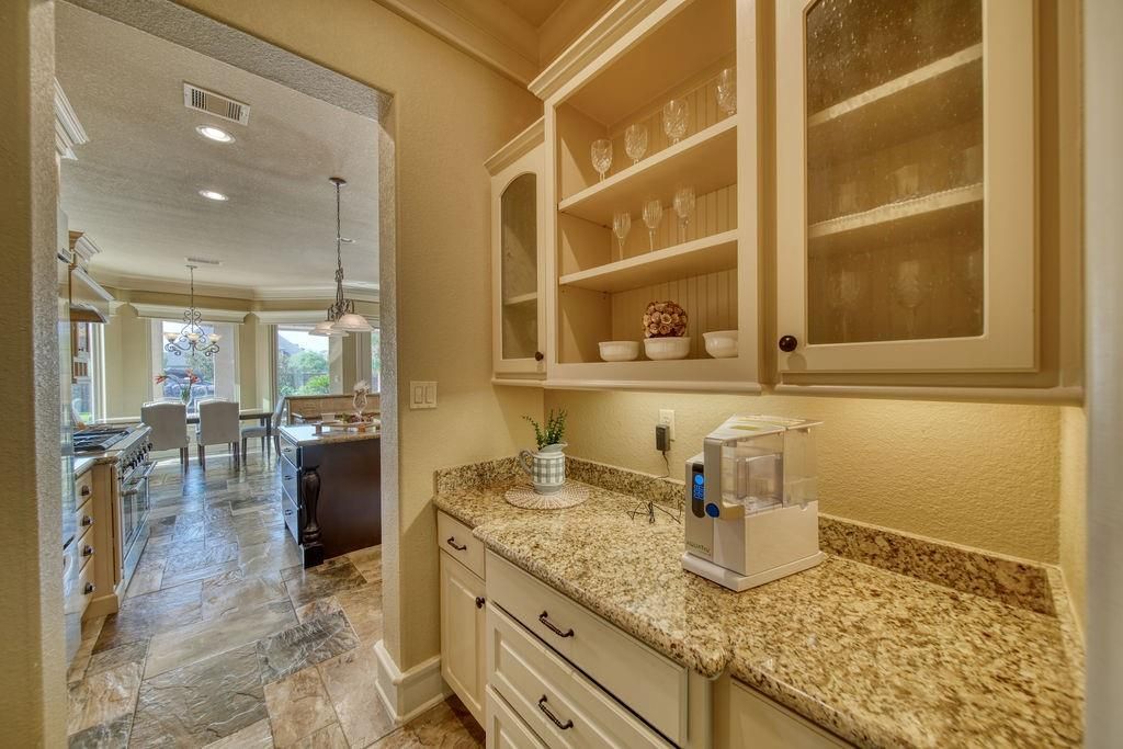Dining room, Interior, Pendant Lights, Recessed Lighting