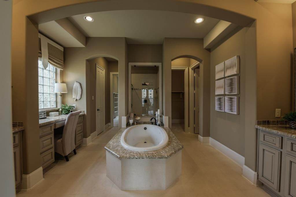 Bathroom, Interior, Recessed Lighting
