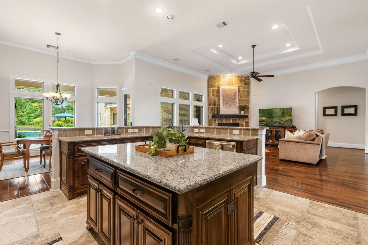 Chandelier, Dining room, Interior, Kitchen, Living room, Recessed Lighting, Wood Texture Flooring