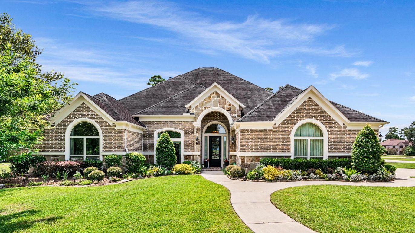 Exterior, Facade, Brick Facade, Brick Traditional