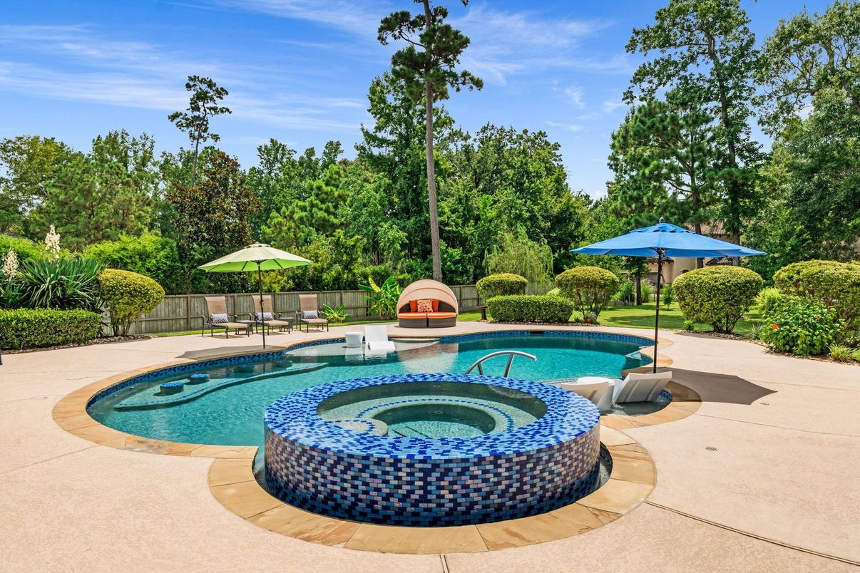 Exterior, Fireplace, Pool