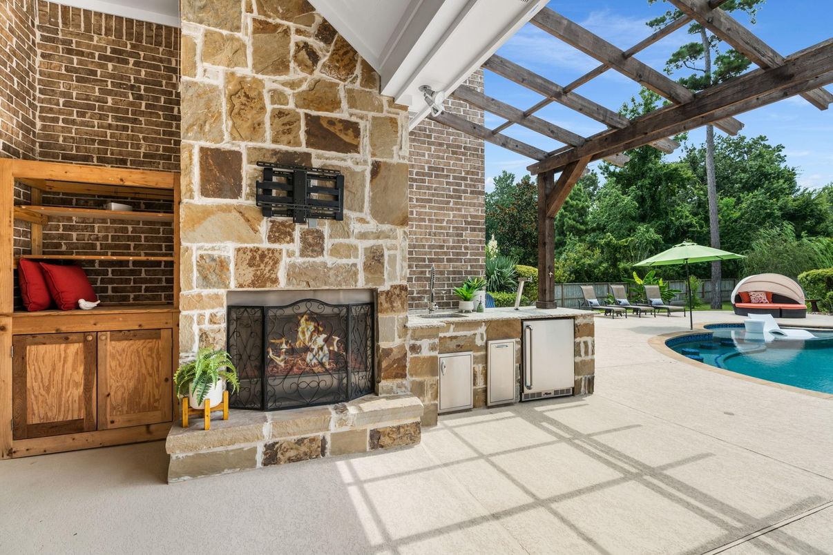 Exterior, Fireplace, Outdoor Kitchen, Pool