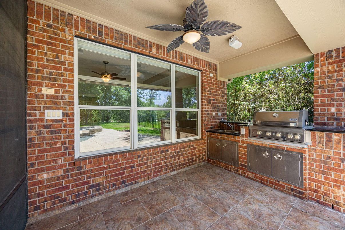 Exterior, Outdoor Kitchen