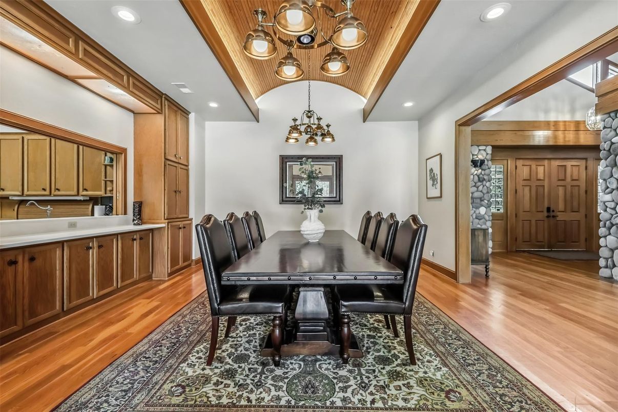 Chandelier, Dining room, Interior, Recessed Lighting, Wood Texture Flooring