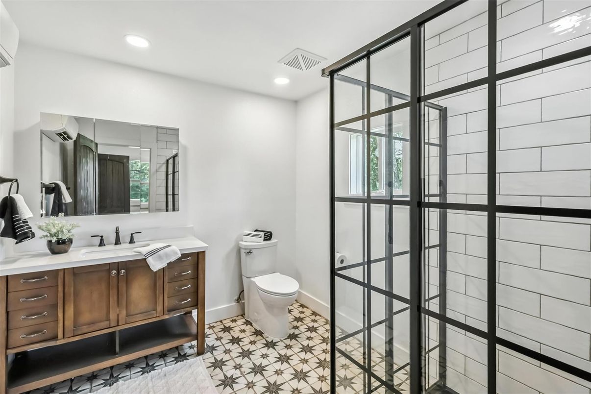 Bathroom, Interior, Recessed Lighting