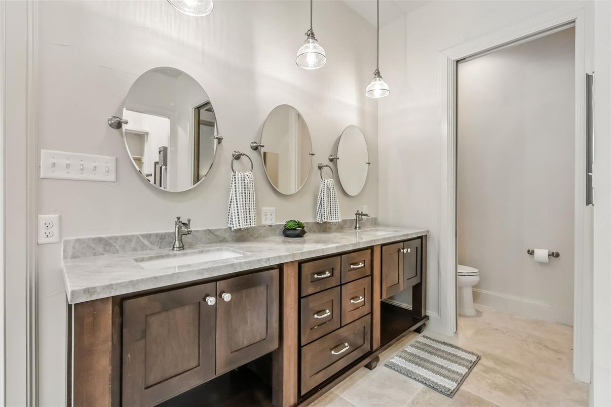 Bathroom, Dual Sink Vanities, Interior, Pendant Lights