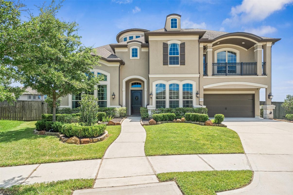 Attached, Exterior, Facade, French Provincial