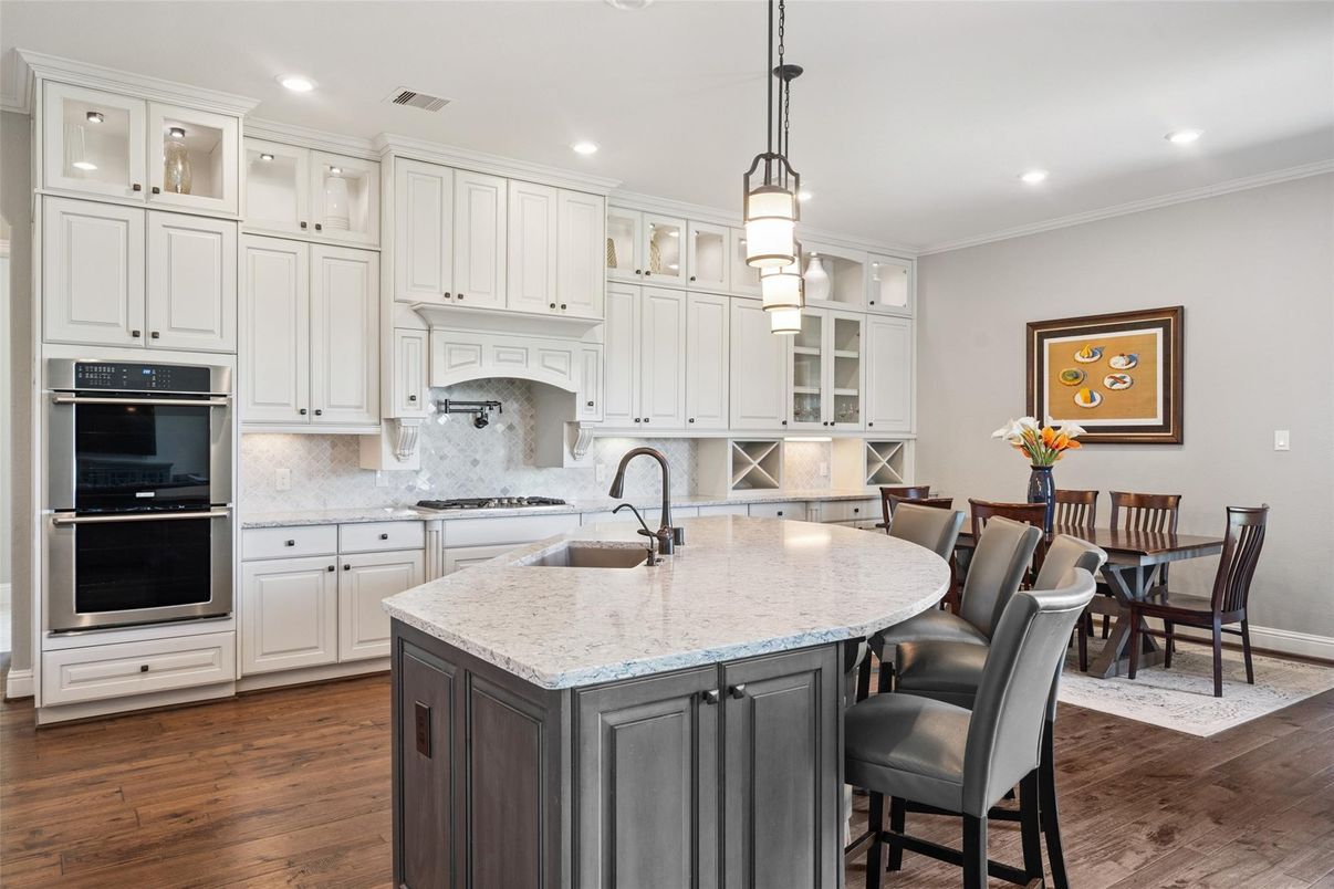 Dining room, Interior, Kitchen, Pendant Lights, Recessed Lighting, Wood Texture Flooring