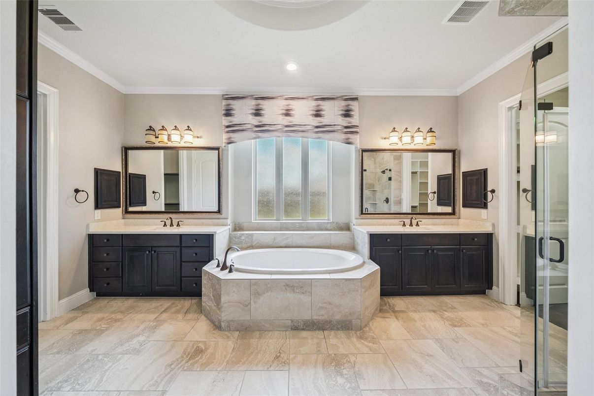 Bathroom, Dual Sink Vanities, Interior, Recessed Lighting