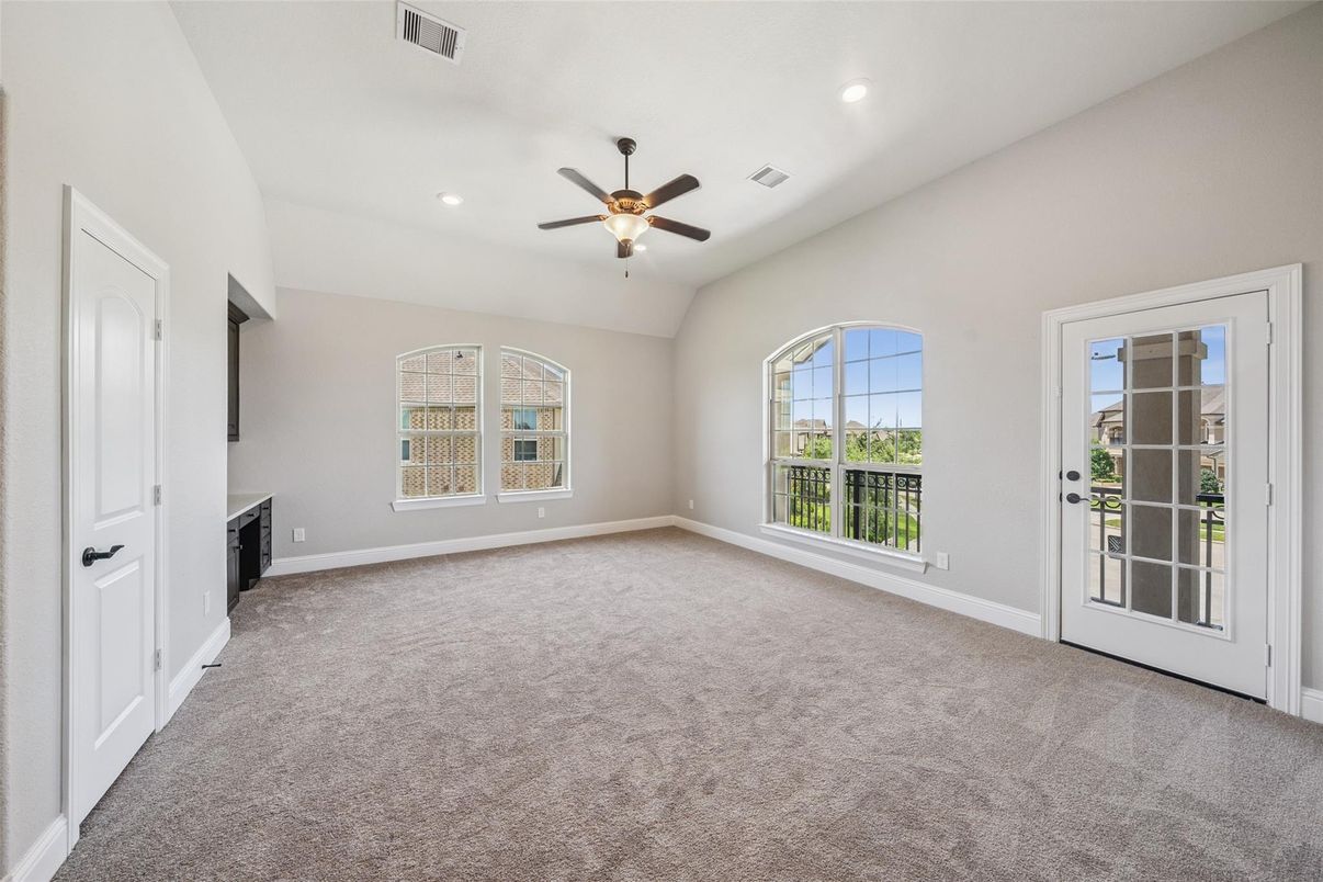 Empty room, Interior, Recessed Lighting