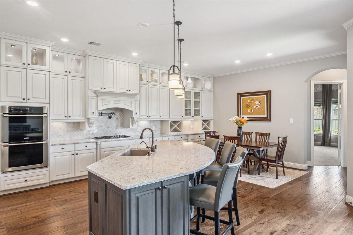 Dining room, Interior, Kitchen, Pendant Lights, Recessed Lighting, Stainless Steel Appliances, Wood Texture Flooring