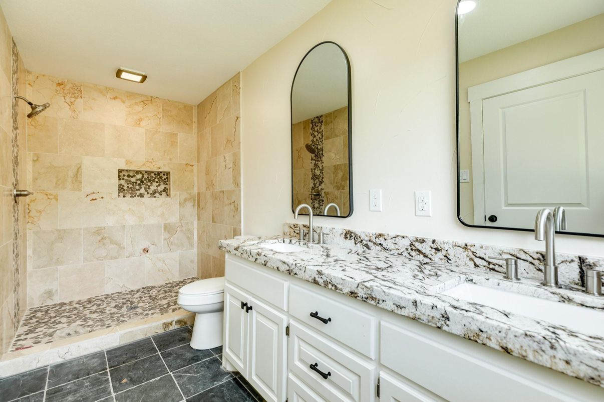 Bathroom, Dual Sink Vanities, Interior, Recessed Lighting