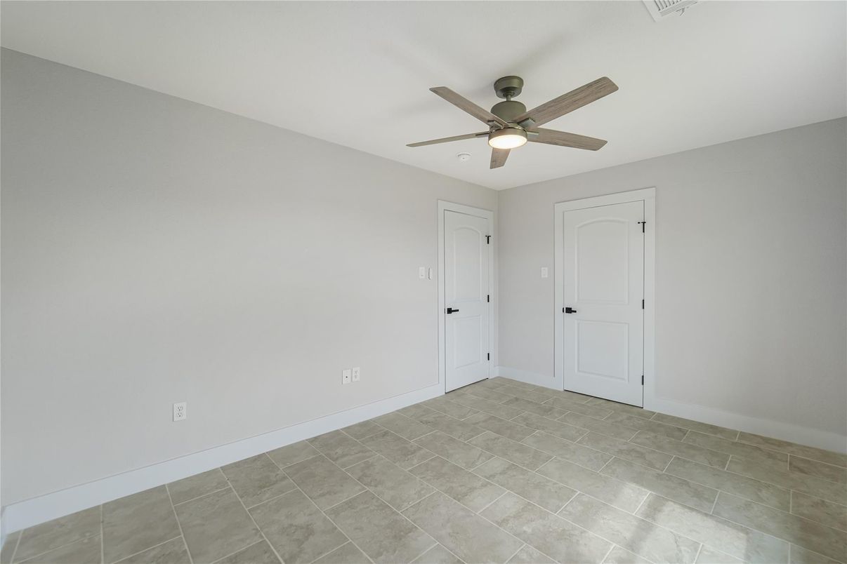Empty room, Interior